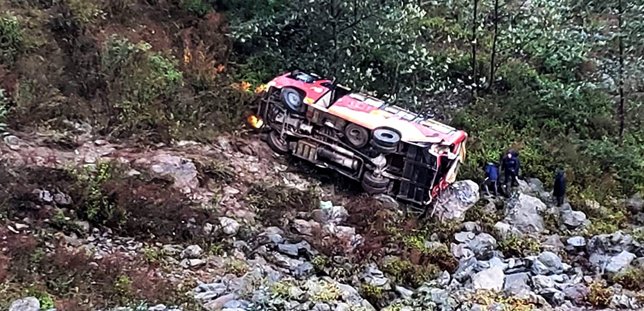 रसुवाकाे मुलखर्कमा बस दुर्घटना