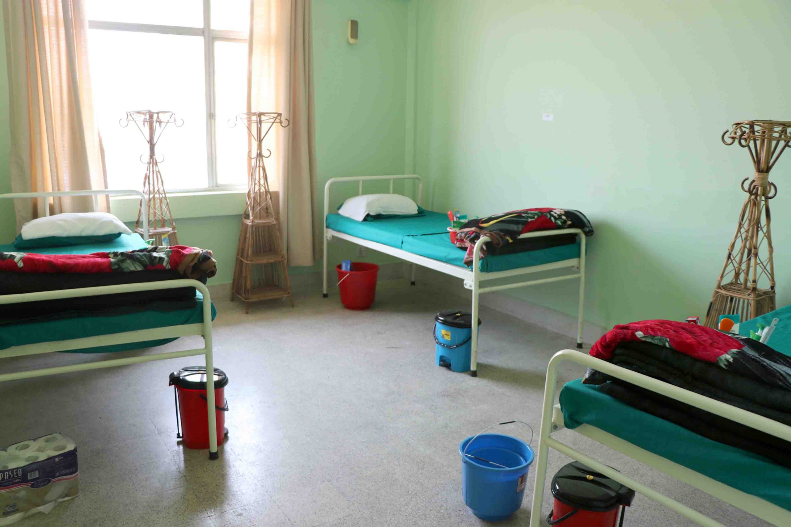 चीनको वुहानबाट ल्याइएका १ सय ७५ जनालाई भक्तपुरकाे खरिपाटी ल्याइयाे