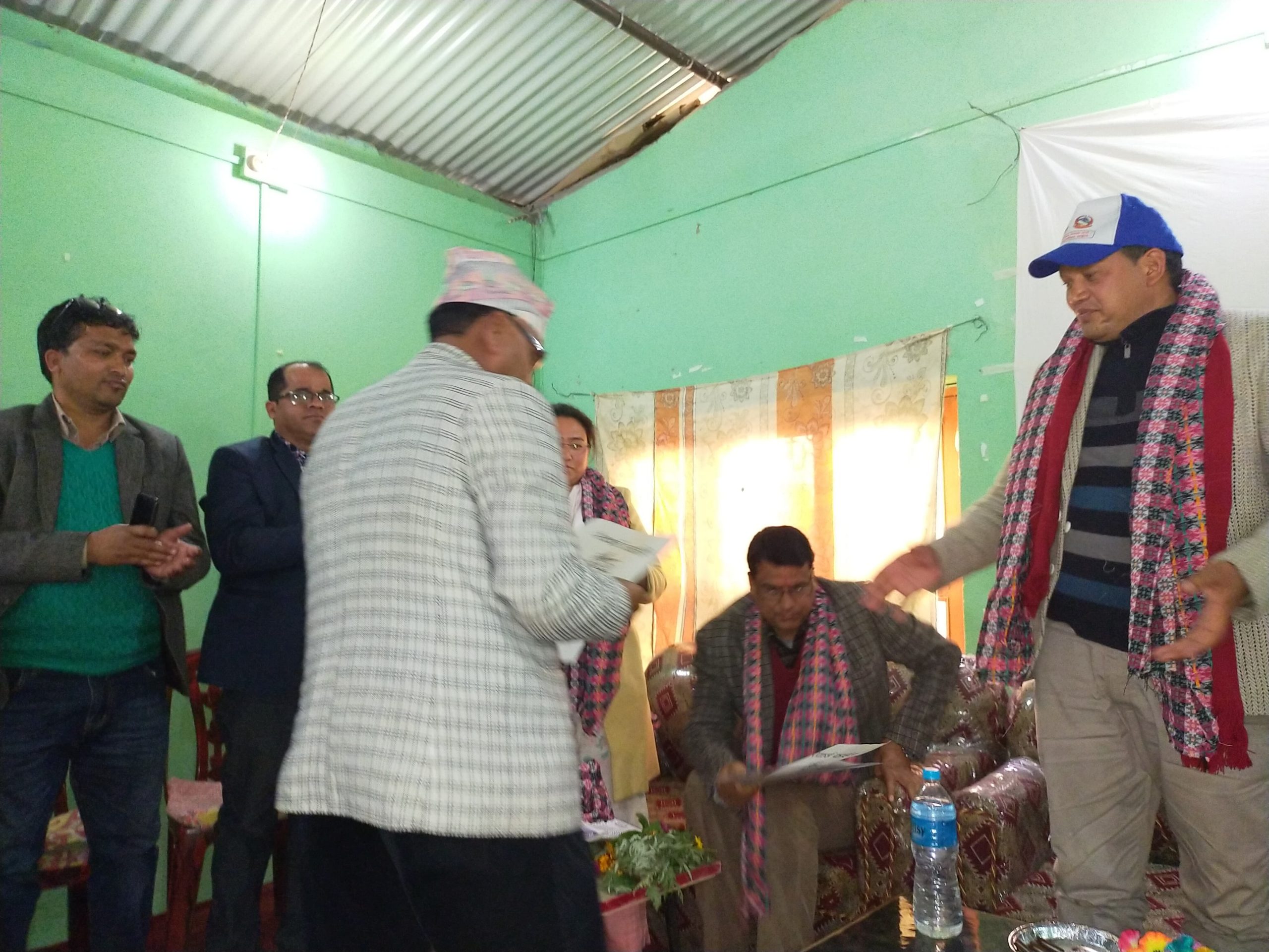 शैल्यशिखर नगरपालिकाले सांसदहरुलाई बुझायो ज्ञापन पत्र