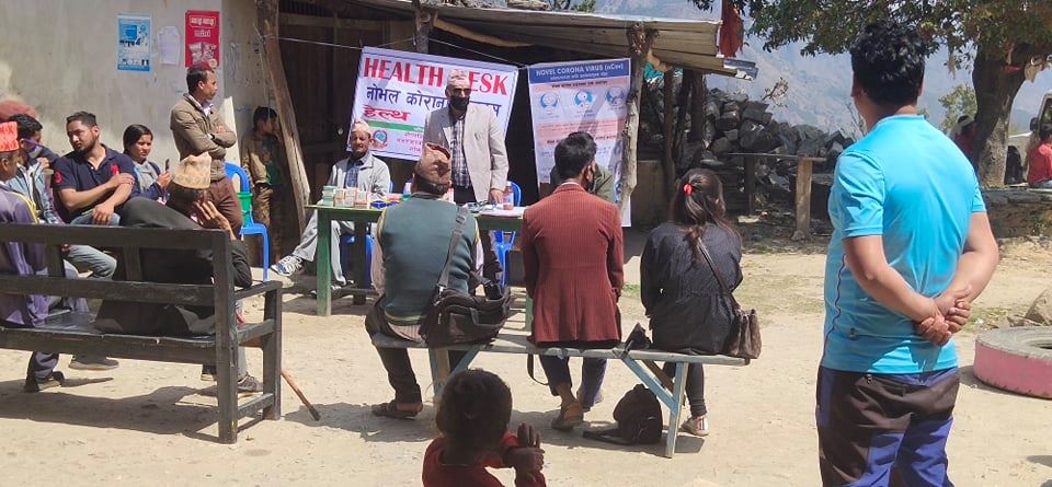 कोरोनाबारे सतर्कता अपनाउन दार्चुलाकाे शैल्यशिखर नगरपालिकाकाे पनेबाँजमा हेल्थ डेस्क