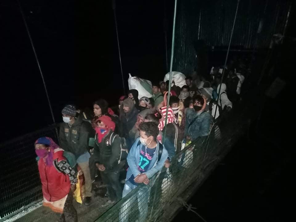 दार्चुलामा अलपत्र नेपालीहरुको मंगलबार राति उद्धार, आजदेखि कसैलाई पनि प्रवेश नगराइने प्रशासनको भनाइ