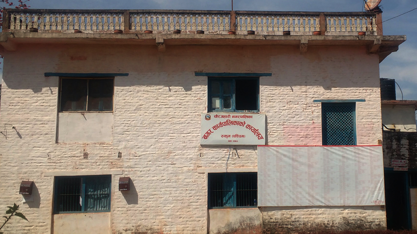 बिदामा नबस्न स्वास्थ्यकर्मीहरुलाई चाैरजहारी नगरपालिकाकाे निर्देशन