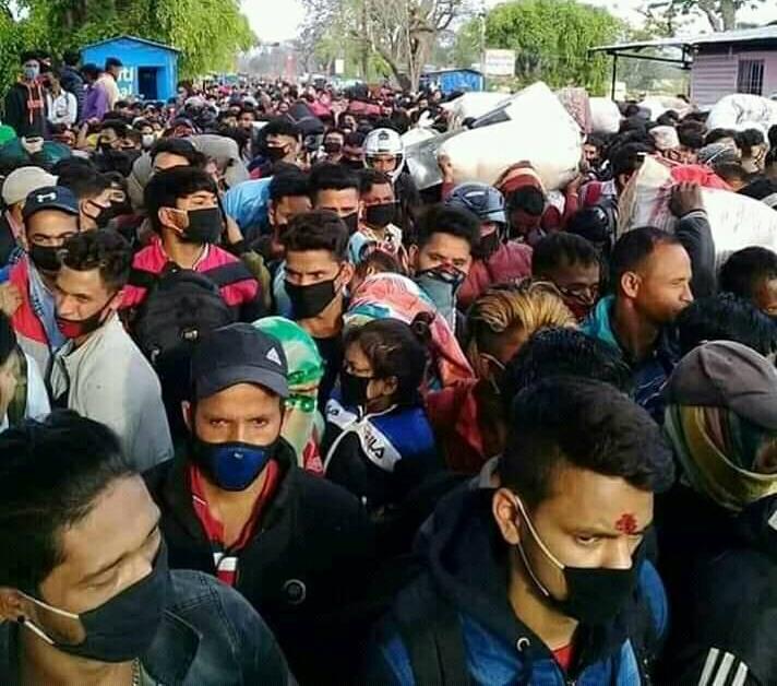गड्डाचौकीबाट ६ घण्टामा १३ हजार मानिसहरु नेपाल भित्रिए