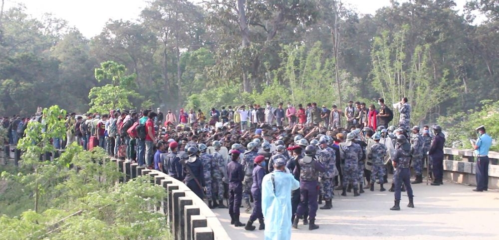 गौरिफन्टा नाकामा अलपत्र नेपाली, खाना समेत खाएका छैनन्