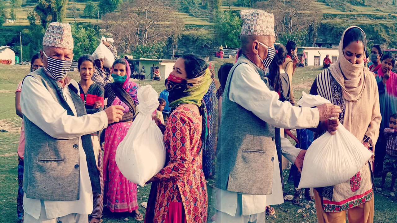शैल्यशिखर नगरद्वारा गोकुलेश्वरका वादी समुदायलाई खाद्यान्न वितरण