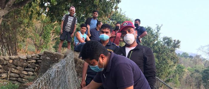 कैलालीसँग जोडिएका झोलुङ्गेपुलमा ताला लगाइयो, डुङ्गा समेत बन्द, आवतजावत ठप्प