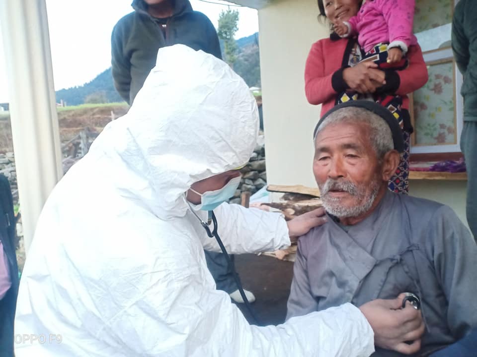 कोरोना सक्रमण हुन नदिन हेलम्बुमा सचेतना, जनप्रतिनिधि आफै जान्छन् घर दैलोमा