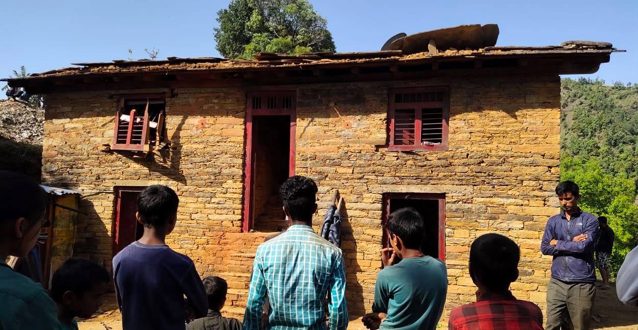 चट्याङ लागेर दार्चुलामा एक बालिकाको मृत्यु, घर पूर्ण रुपमा क्षति