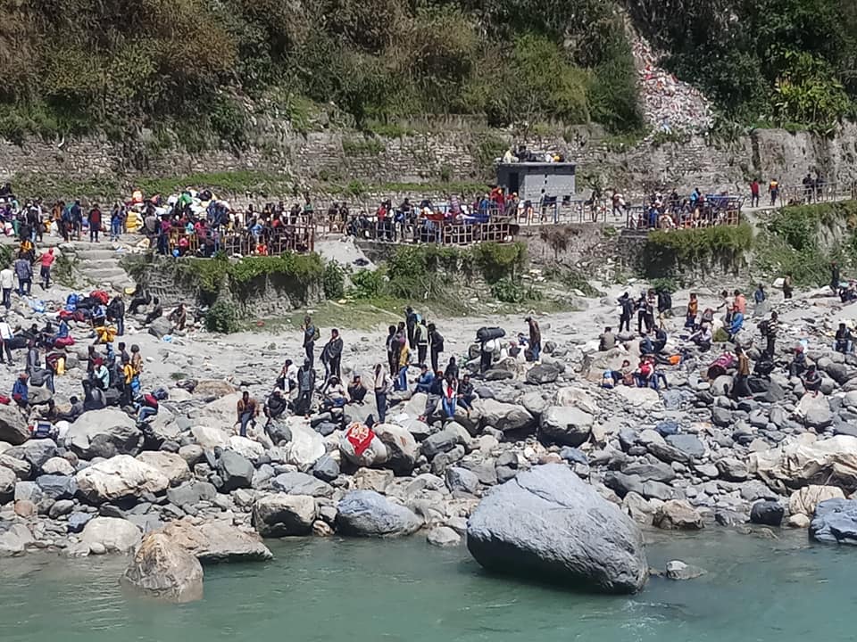 भारतका सहरमा नेपालीहरुको विचल्ली, सडकपेटीमै दिनरात विताउँदै