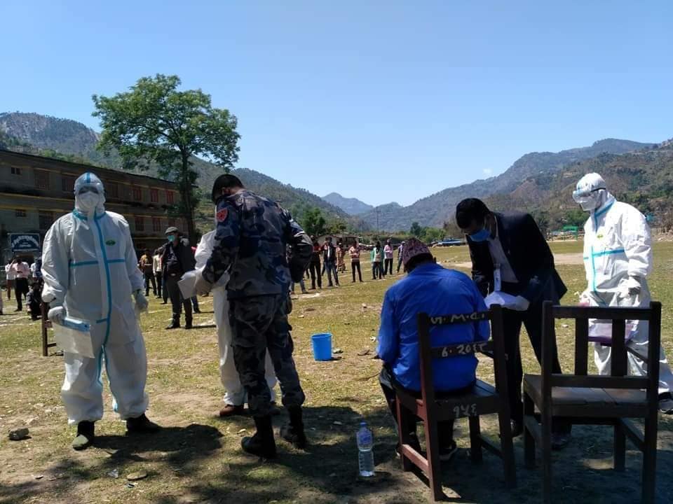 दार्चुलाबाट ४ सय ६० जनाको स्वाब परीक्षणका लागि काठमाडौँ लगियो