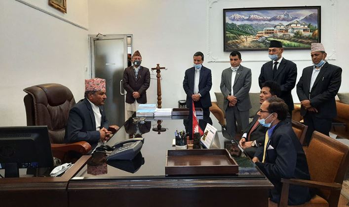 नवनियुक्त गभर्नर अधिकारीले पदभार ग्रहण गरे