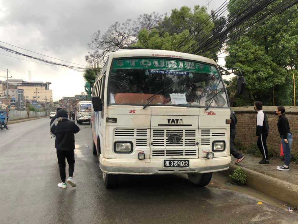 हेलम्बुले ८ सय भन्दा बढीलाई उपत्यकाबाट उद्धार गर्‍यो