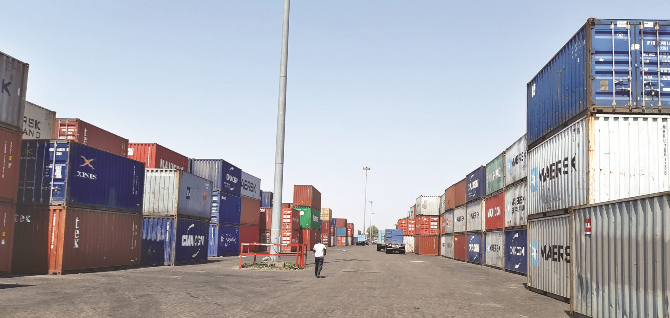 सुक्खा बन्दरगाहमा पैतीस सय कन्टेनर रोकिए