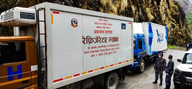 तातोपानी नाकाबाट आयात निरन्तर, हजारौं थान स्वास्थ्य सामग्री नेपाल भित्रियो