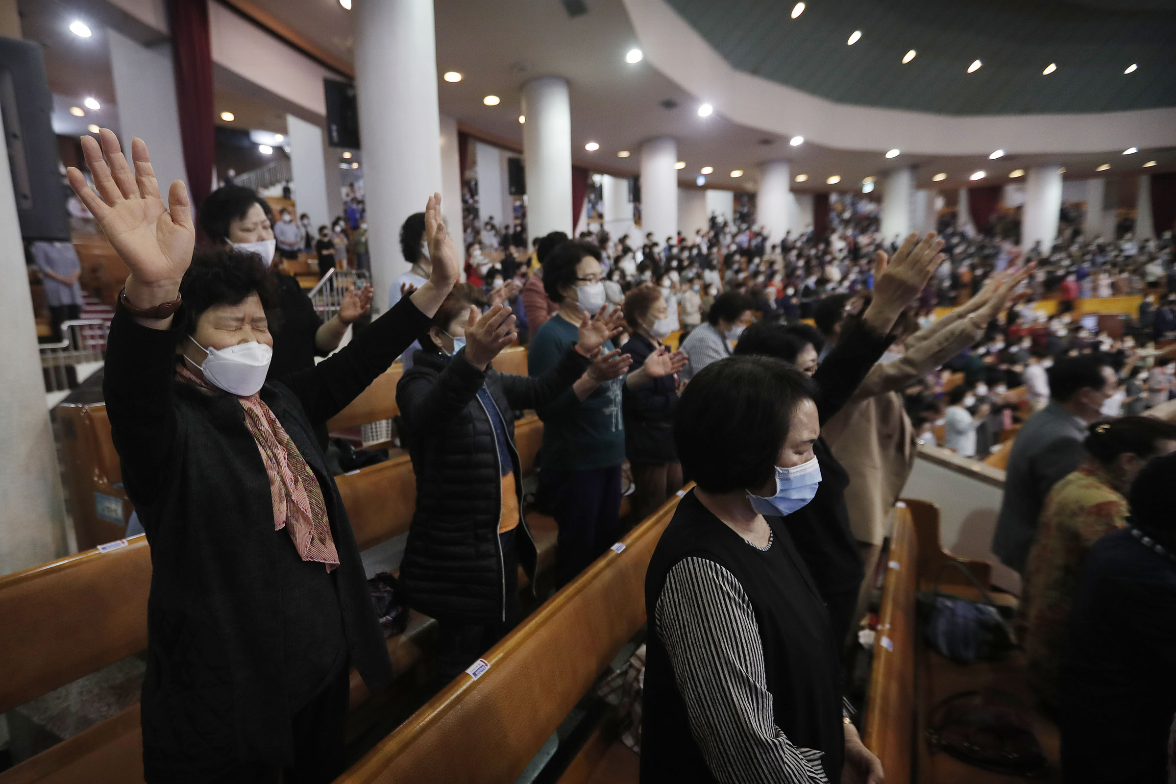 दक्षिण कोरियामा फेरी देखियो सामुहिक कारोना संक्रमण, क्लब तथा बारहरू बन्द गर्ने निर्णय