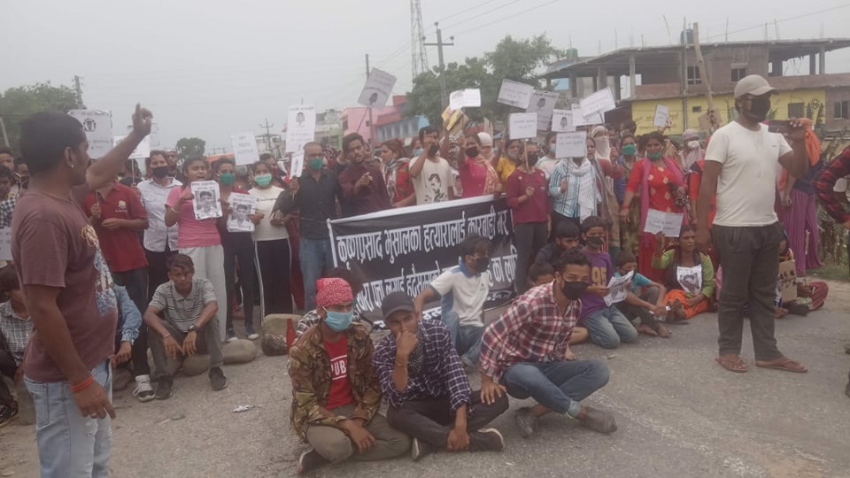 निजि विद्यालय संचालक भुसालको शंकास्पद मृत्युको अनुसन्धानमा प्रहरीले चासो नदिएको भन्दै कैलालीमा विरोध