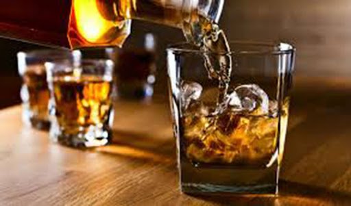 क्वारेन्टिनमा बसेका आफन्तलाई घरेलु मदिरा पुर्याएपछि …