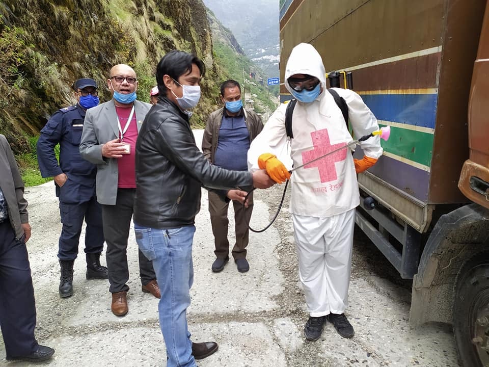 तातोपानी नाकामा सवारी साधनको निर्मलीकरण गर्ने कार्य शुरु