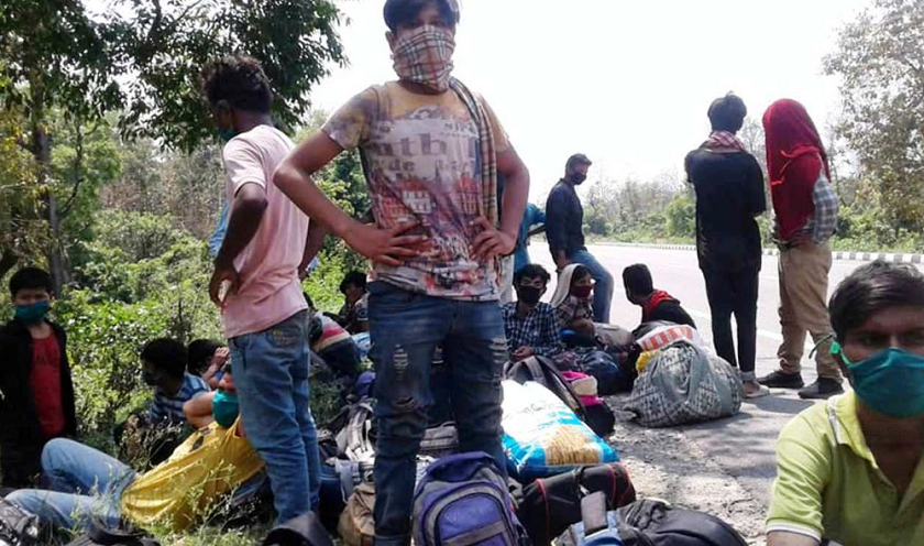 भारतीय क्वारेन्टाइनबाट निकालिए नेपाली मजदुर, गर्भवती महिलासहित खुला आकाशमुनि भोक भोकै बस्न बाध्य