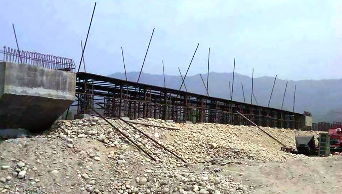 दुई करोड १० लाख रुपैयाँ लागतको मोटरेबल पुल ६ महिना नपुग्दै जीर्ण