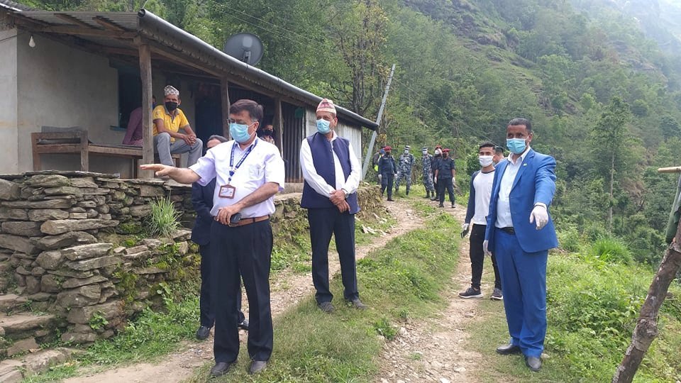 सिन्धुपाल्चोकको बाह्रबिसेमा स्वाब संकलन सुरु