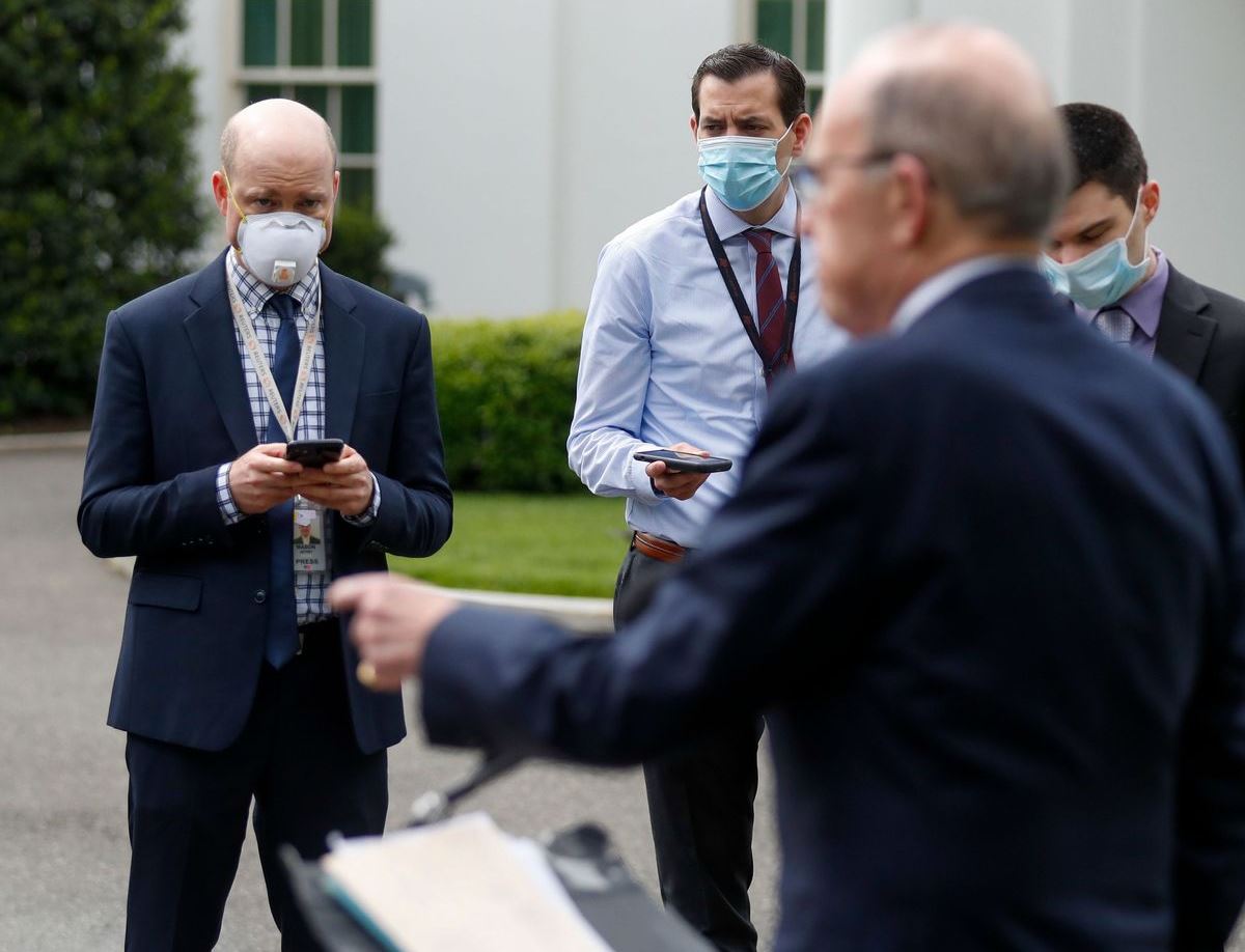 ह्वाइट हाउसका २ जना कर्मचारीमा कोरोना संक्रमणको पुष्टि, ह्वाइट हाउस प्रयोग गर्ने सबैले अनिवार्य मास्क लगाउनुपर्ने