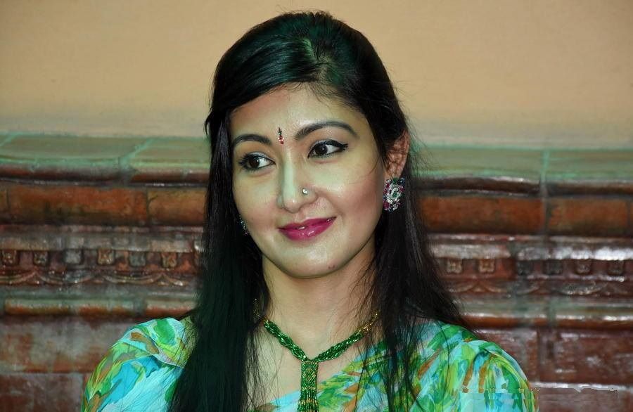 हिमानी शाह ‘टिकटक’मा भाइरल, पारसले गरे ‘लब रियाक्ट’ सहित शेयर