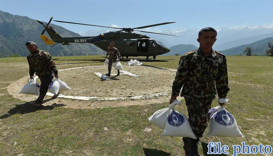पहिलो पटक छाङ्रु र टिङ्करमा सरकारले हेलिकप्टरमार्फत खाद्यान्न पुर्‍याउँदै