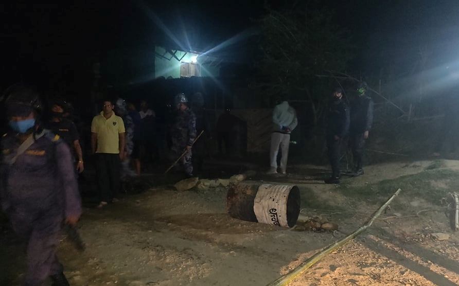 रुकुम (पश्चिम)को एक प्रहरी चौकीमा वडा अध्यक्षको टोलीद्वारा आक्रमण, वडाअध्यक्ष फरार, खोजी कार्य जारी