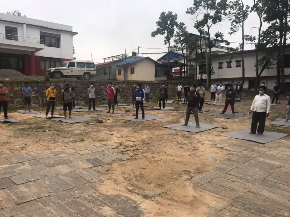 सिन्धुपाल्चोकका क्षेत्रीय क्वारेन्टाइनमा योग अभ्यास शुरु