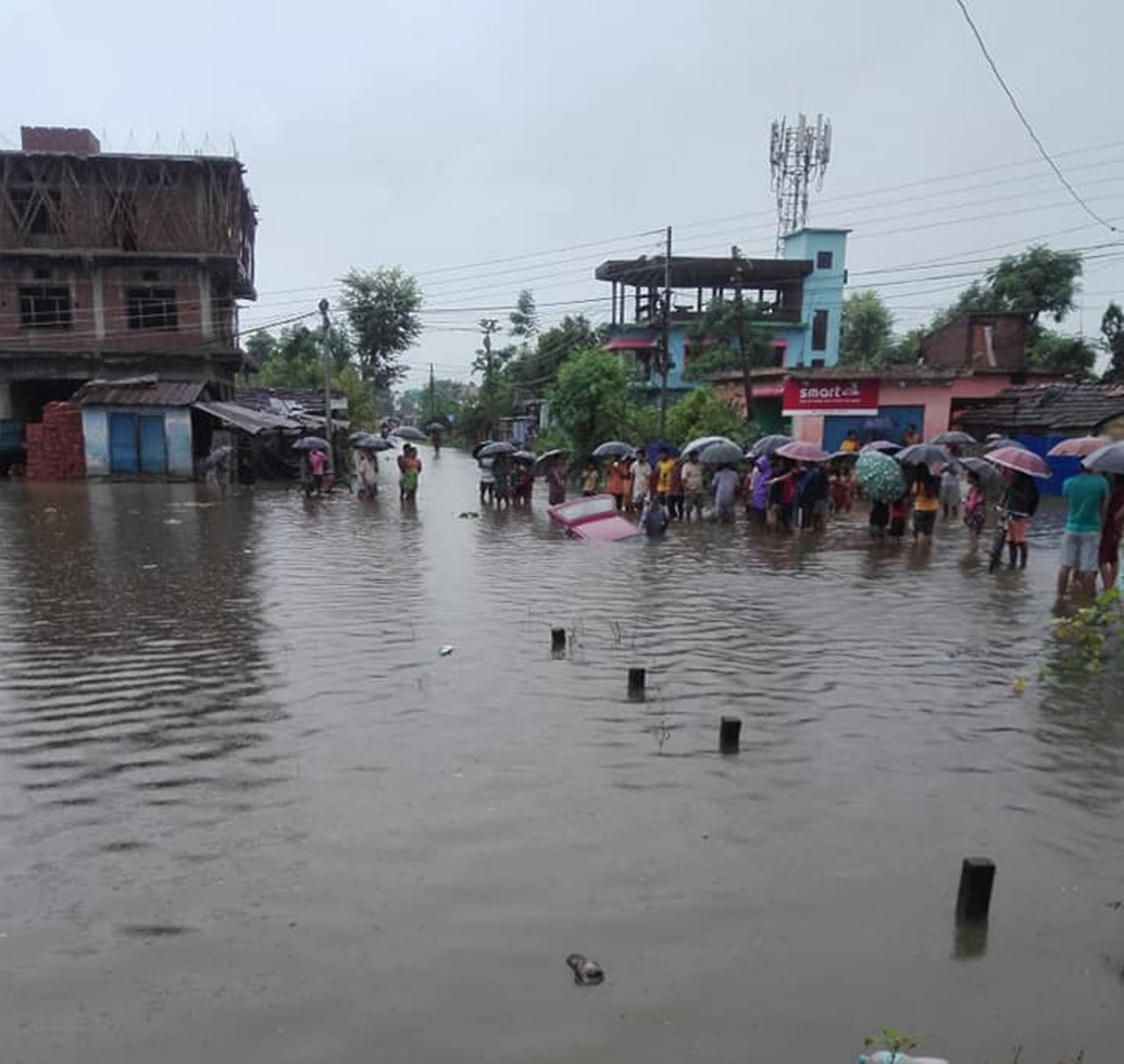 कैलालीमा दुई दिनदेखिको लगातार वर्षाले ६ हजार बढि घरधुरी डुबानमा परी बिस्थापित