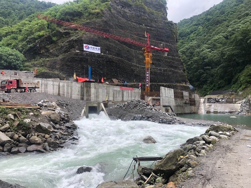 सिन्धुपाल्चोकका स्थानीयले मेलम्चीको मुहान बन्द गरेपछि काठमाडौंको पानी वितरण प्रभावित