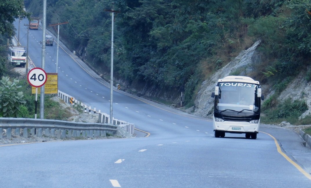 अविरल वर्षापछि अवरुद्ध बीपी राजमार्ग सञ्चालनमा