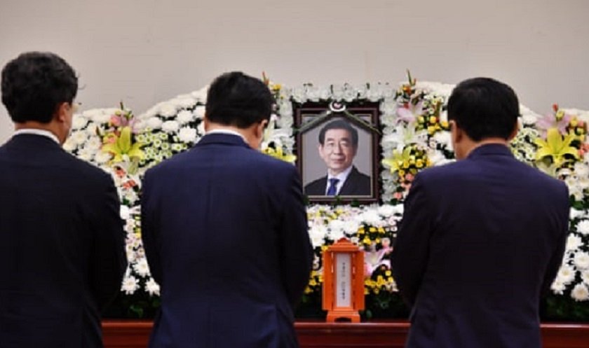 यौन दुव्यवर्हार आरोप लागेका साेलका मेयरले गरे आत्महत्या, सुसाइड नोट सार्वजनिक