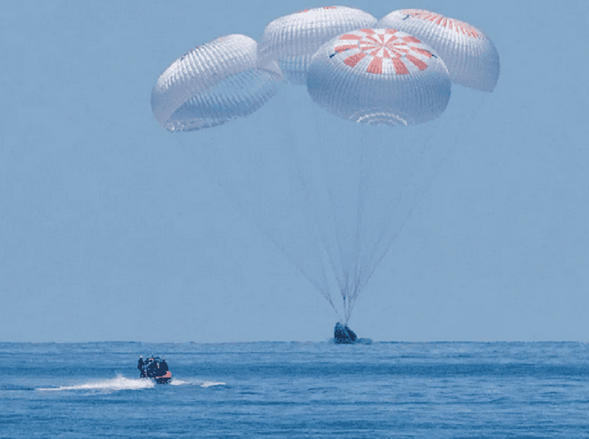 दुई अन्तरिक्ष यात्रीलाई लिएर अमेरिकी अन्तरिक्ष यान आइतबार पृथ्वीमा सकुशल अवतरण