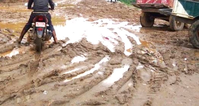 बैतडी सदरमुकाम मै जताततै हिलाम्य सडक, ठेकेदारी प्रथाको प्रतिफल