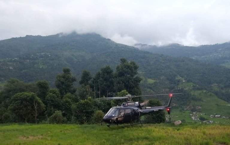 गाउँपालिकाको पहलमा हेलिकप्टर मार्फत सुत्केरीको उद्धार