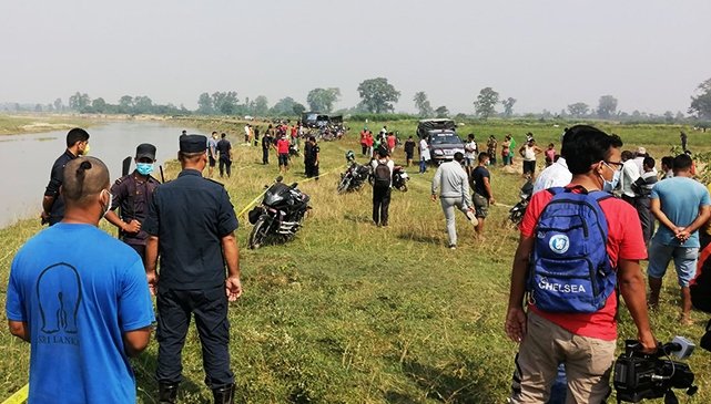 प्रहरी जवान रामबहादुर साउदको पनि शव मोहना नदी नजिकै भेटियो