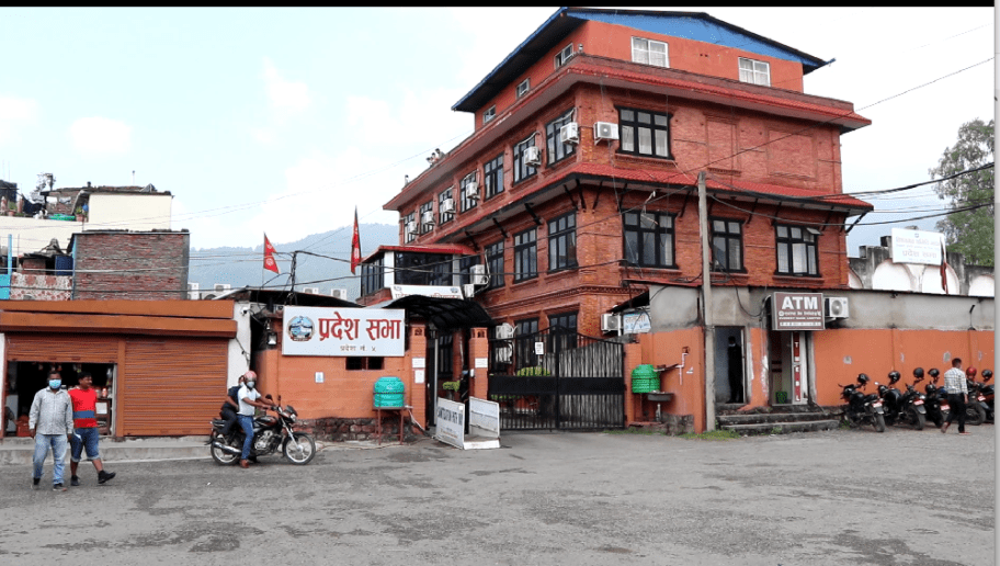 प्रदेश सरकारले ल्याएको स्थायी राजधानी सम्बन्धी प्रस्तावको बिपक्षमा मतदान गर्न काँग्रेसको ह्विप