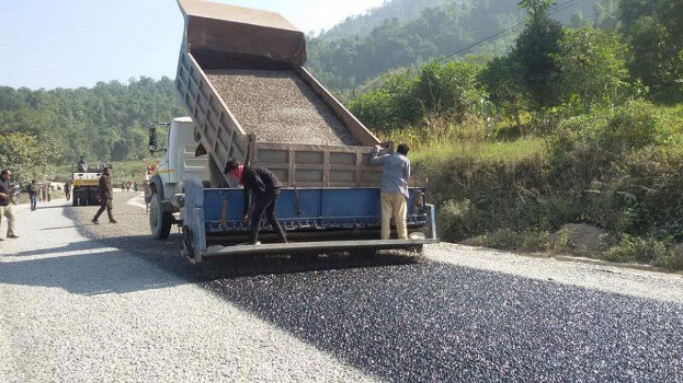 ट्र्याक खोलेको ४३ वर्षपछि कालोपत्र गरिँदै