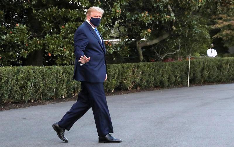 सानो ‘नाेट’ टेबलमा छाडेर ह्वाइट हाउसबाट बाहरिए ट्रम्प, वाइडेनको सपथमा सहभागी भएनन्