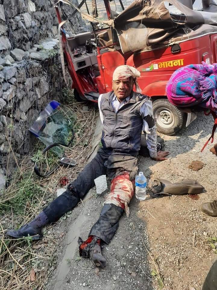 अटाे पल्टीदा प्रधानाध्यापक सहित तीनजना घाईते