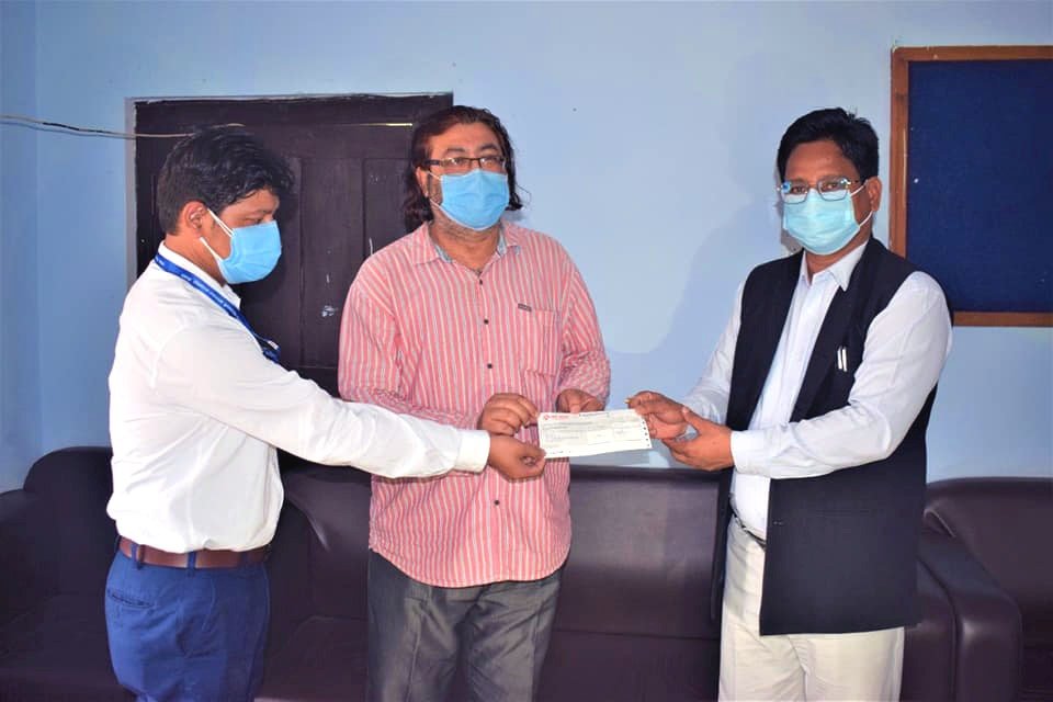 बेदकोटद्धारा महाकाली अस्पताललाई स्वास्थ्य सामाग्री व्यवस्थापनका लागि १० लाख सहयोग