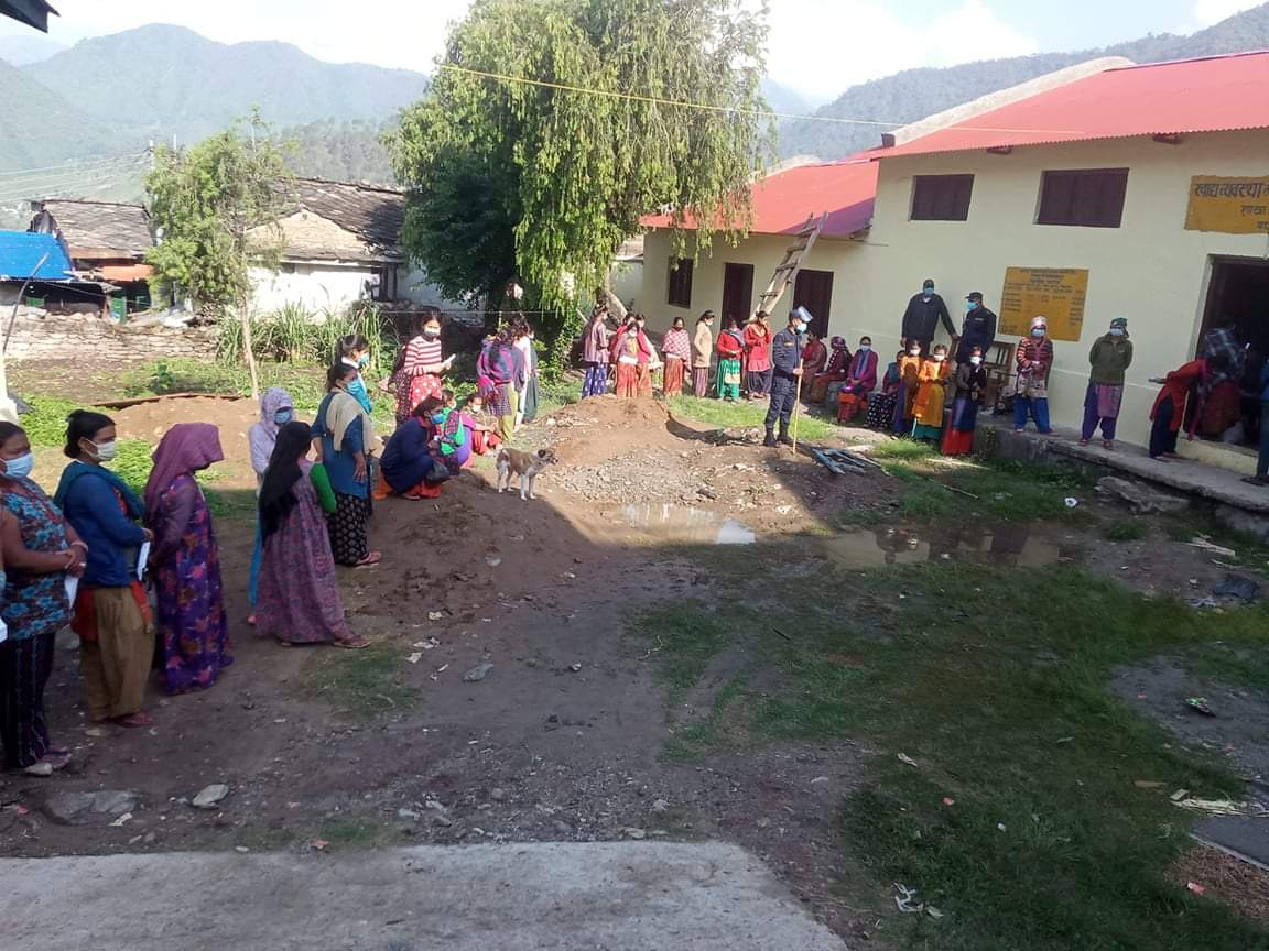 २० प्रतिशत छुटमा चामल पाउँदा बाजुराका स्थानीय खुसी