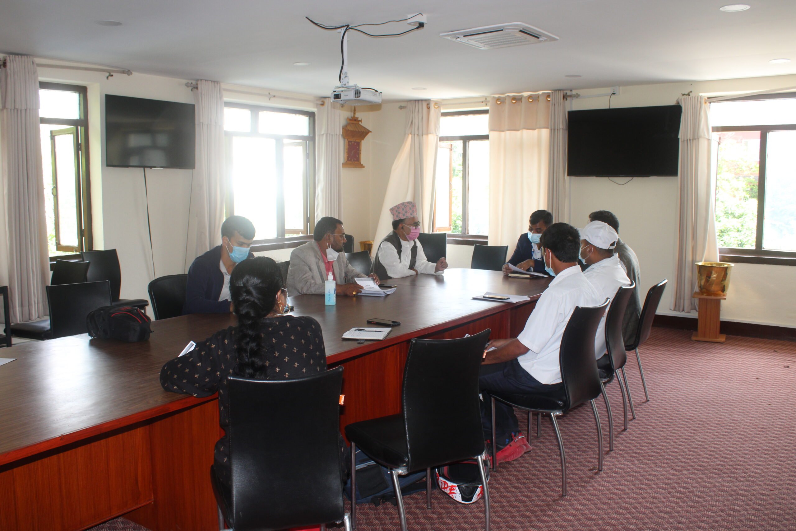 दार्चुलाका जनप्रतिनिधि र सस्पेन्सन बृज डिभिजनका योजना प्रमुखबीच भेटवार्ता