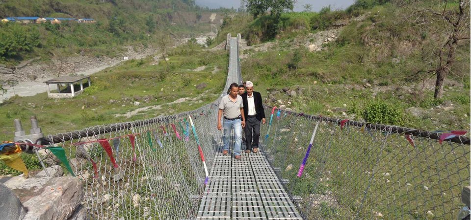 झोलुङ्गे पुलले यात्रामा सहज