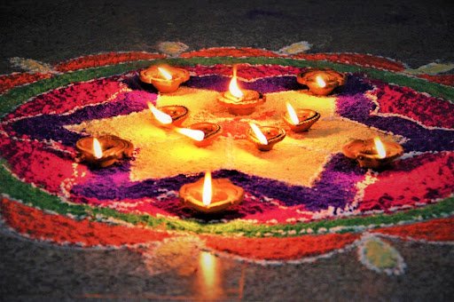 तिहारमा मौलाउँदै बेतिथि: कोही जुवातास खेलेर घरखेत सिध्याउँदै, कोही देउसी भैलोको नाममा लुट्दै