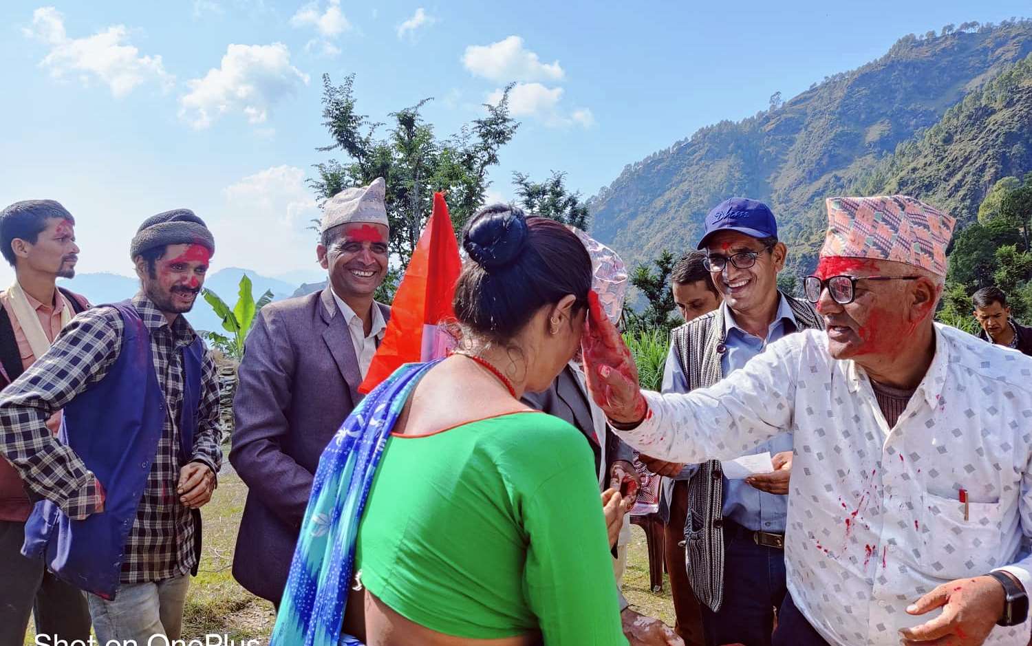 दार्चुलाको शैल्यशिखर नगरपालिकामा एमाले परित्याग गरी २ दर्जन बढी काँग्रेसमा प्रवेश