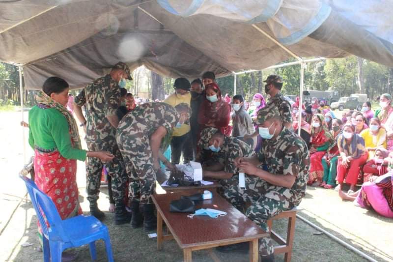 वेदकाेटमा सेना दिवसकाे अवसर पारेर निःशुल्क स्वास्थ्य शिविर