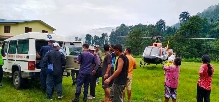 हेलम्बुमा अवरुद्ध सडक संचालनमा, अध्यक्ष शेर्पाको पहलमा हेलिकप्टरबाट सुत्केरीको उद्धार